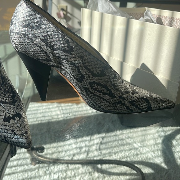 Heels - Picture 2 of 3